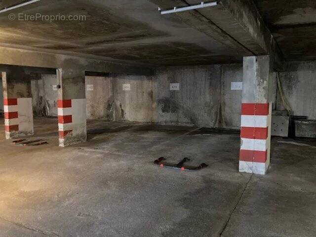 Parking à FONT-ROMEU-ODEILLO-VIA