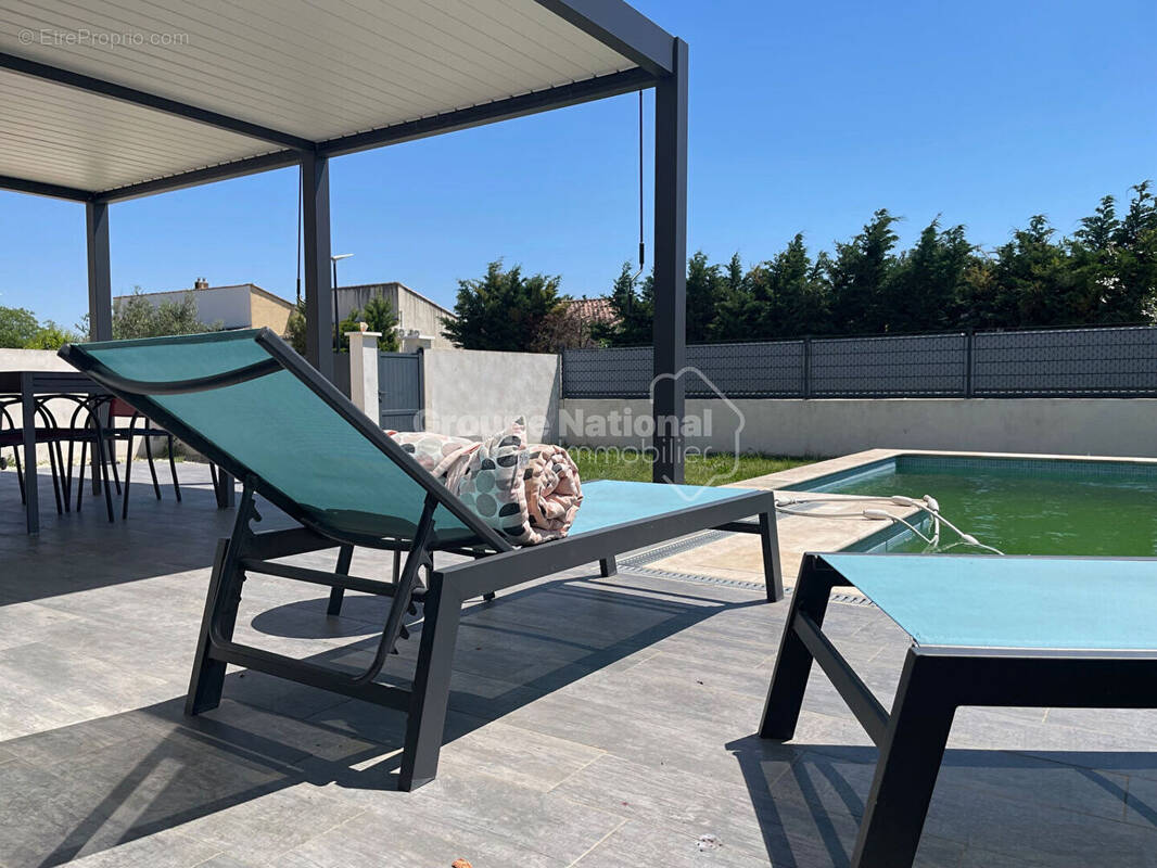 Maison à MAS-BLANC-DES-ALPILLES
