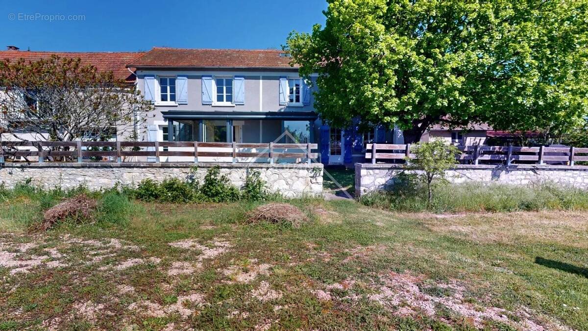 Maison à EBREUIL