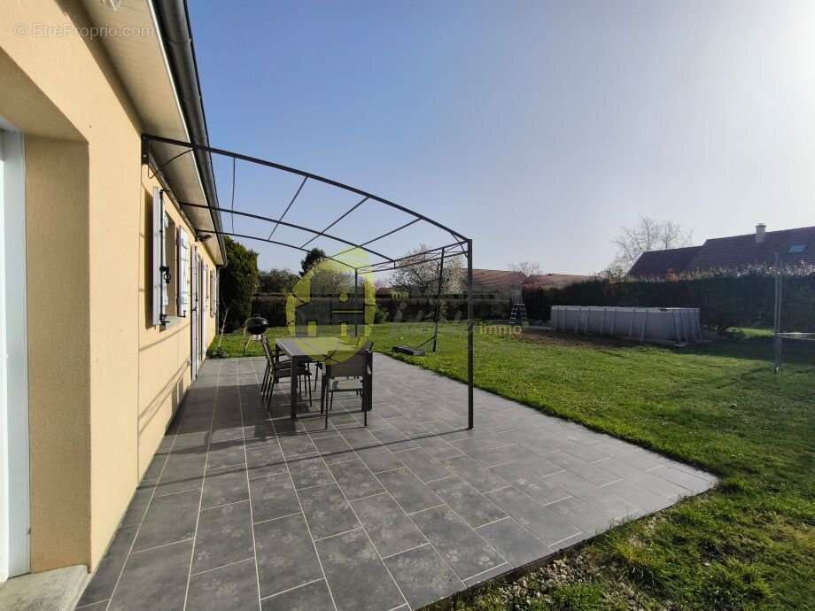 Maison à AVORD