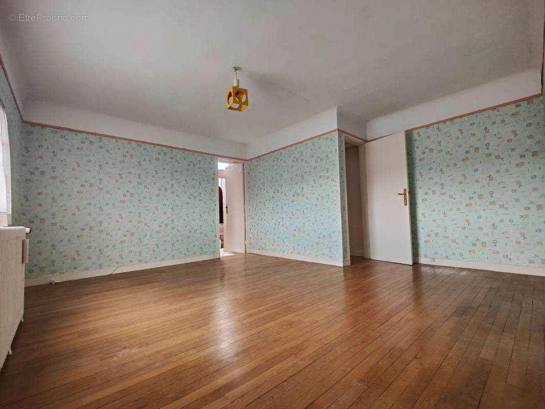 Maison à LES CLAYES-SOUS-BOIS