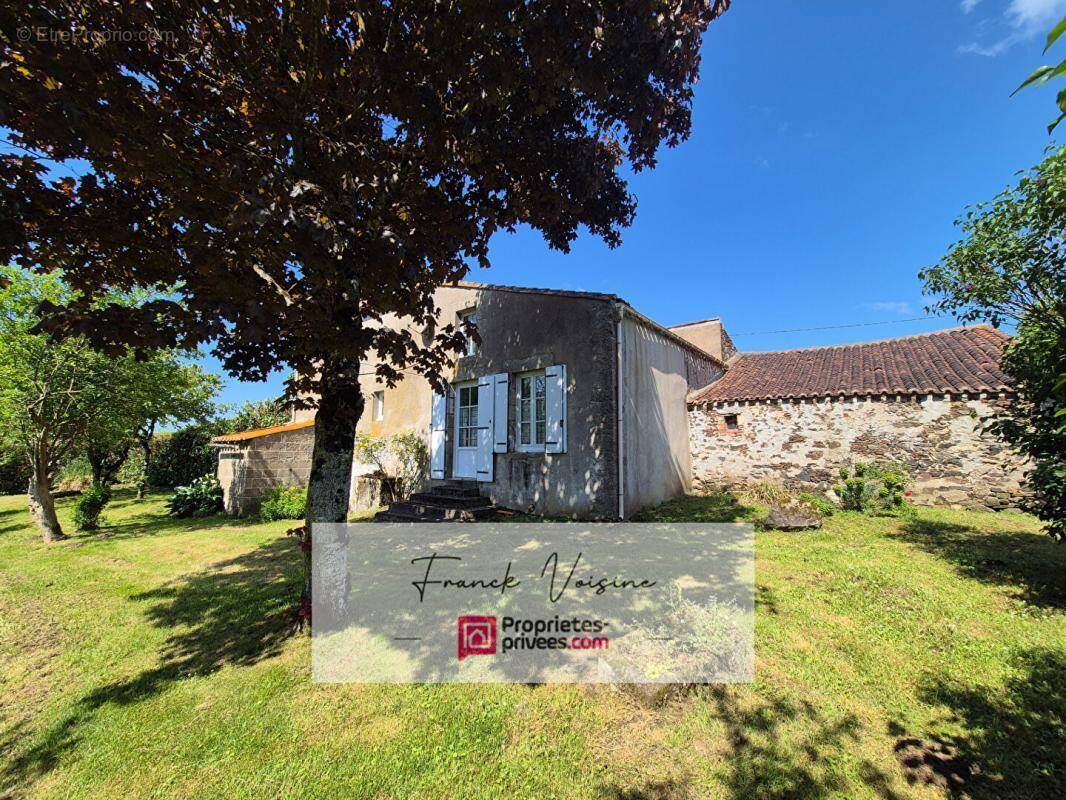 Maison à LES HERBIERS