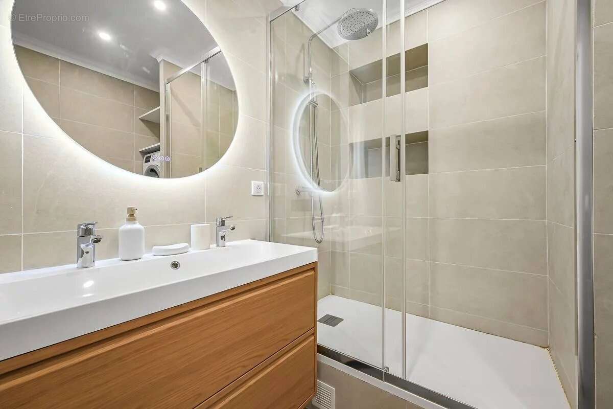 Appartement à PARIS-8E