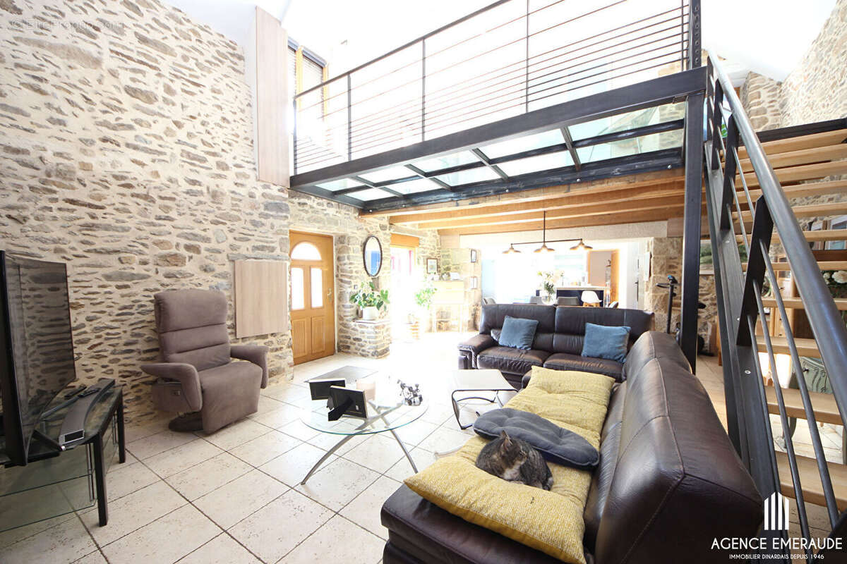 Maison à LE MINIHIC-SUR-RANCE