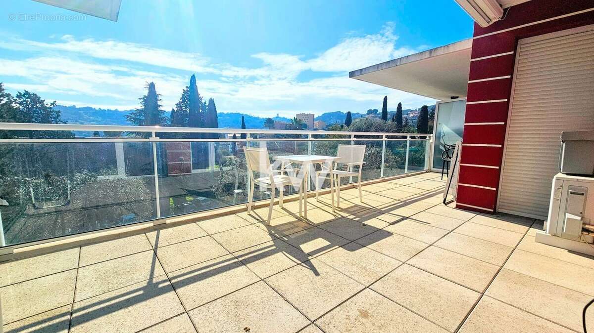 Appartement à VALLAURIS