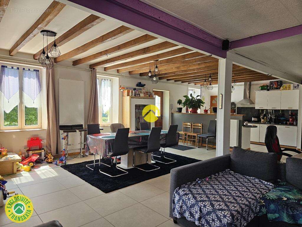 Maison à CERILLY