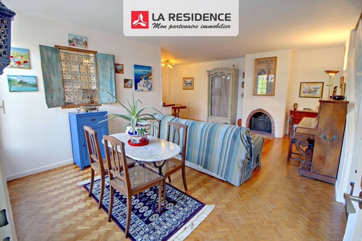 Appartement à LES CLAYES-SOUS-BOIS