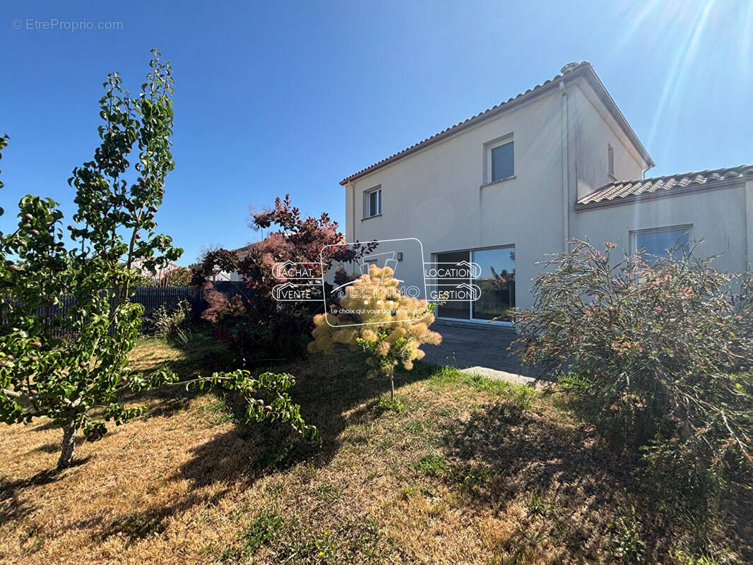 Maison à LA CHAPELLE-BASSE-MER