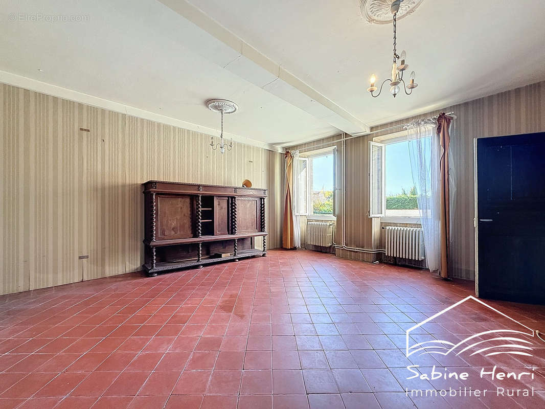 Maison à MIRANDOL-BOURGNOUNAC