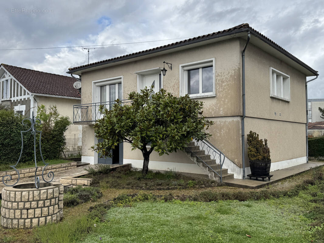 Maison à BARBEZIEUX-SAINT-HILAIRE