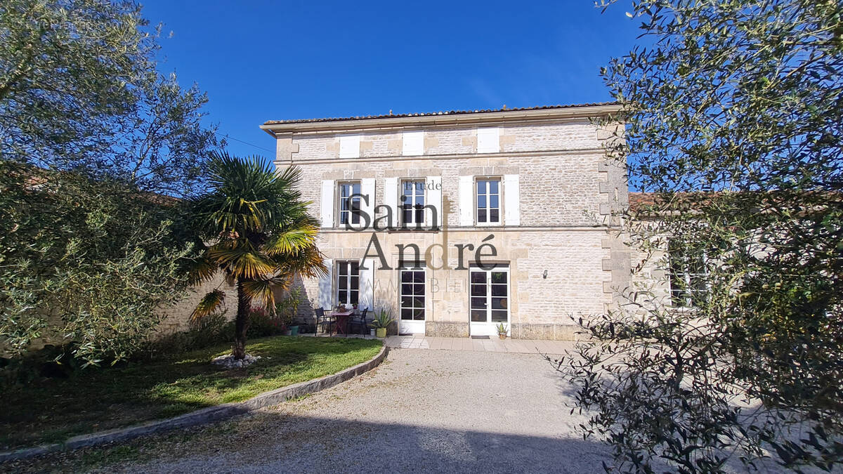 Maison à ASNIERES-SUR-NOUERE