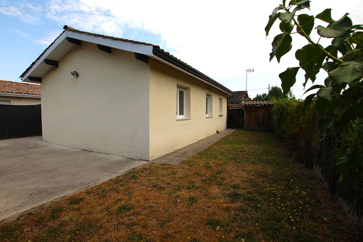 Maison à SALLES
