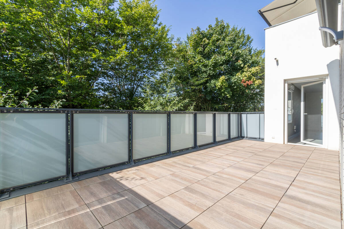 Appartement à CHARBONNIERES-LES-BAINS