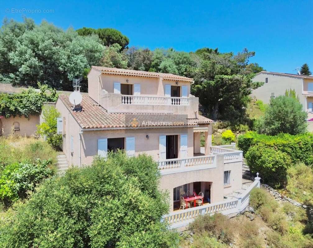 Maison à LES ISSAMBRES