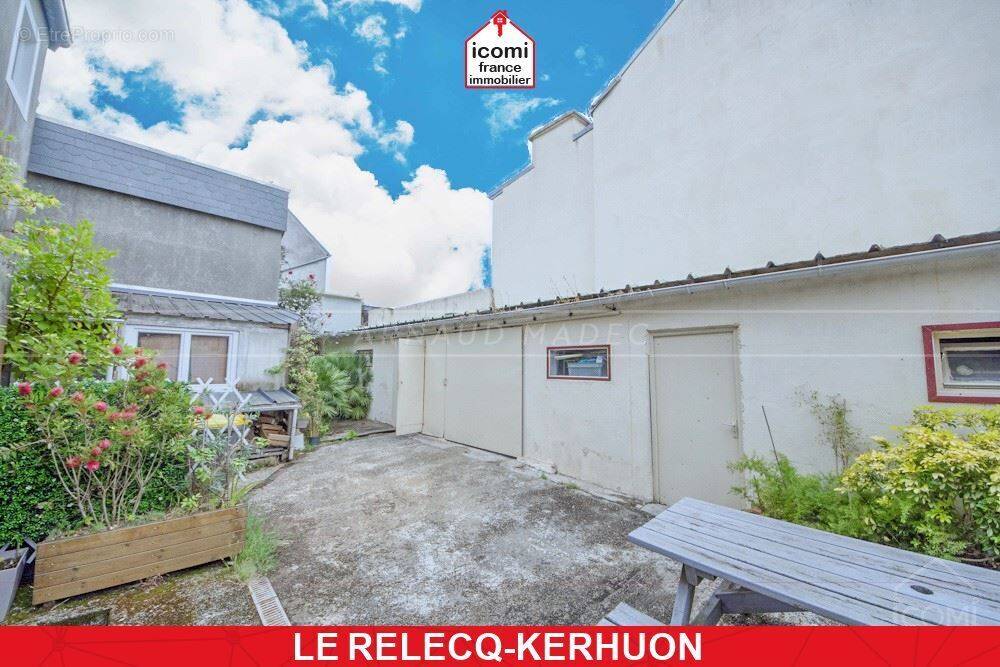 Commerce à LE RELECQ-KERHUON