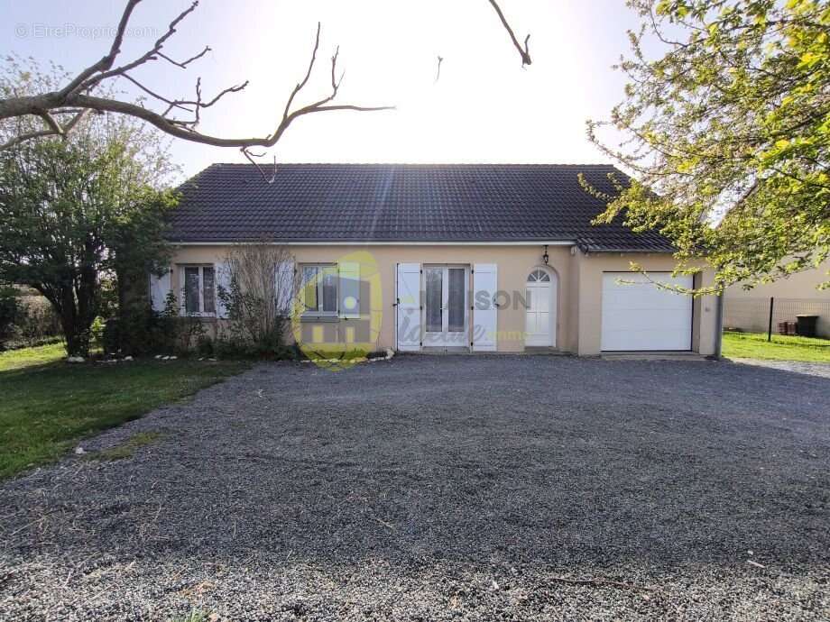 Maison à AVORD
