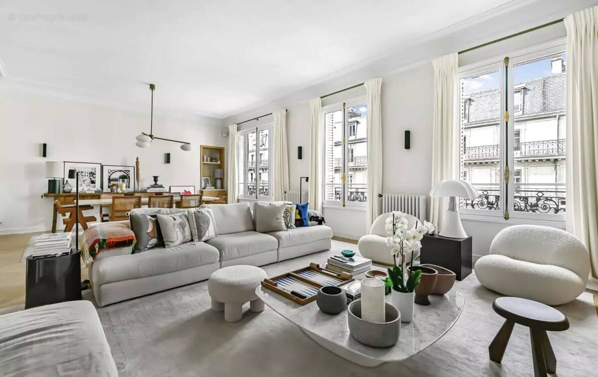 Appartement à PARIS-17E