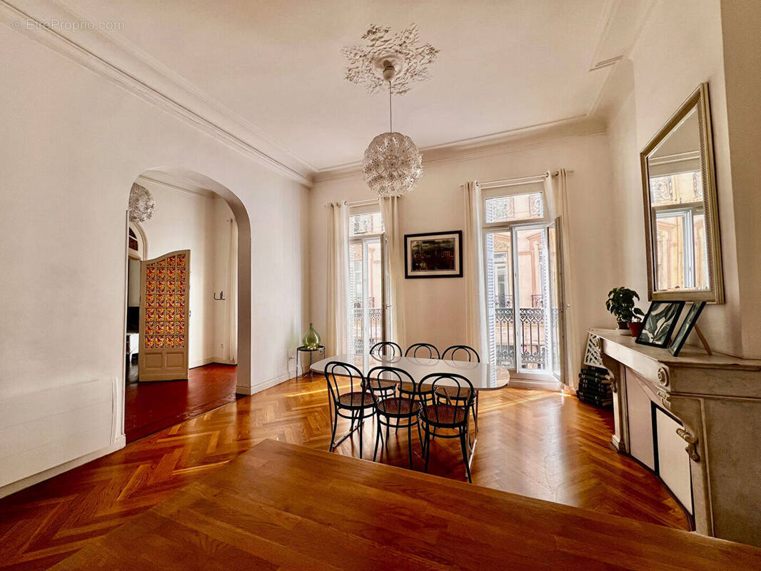 Appartement à MARSEILLE-1E