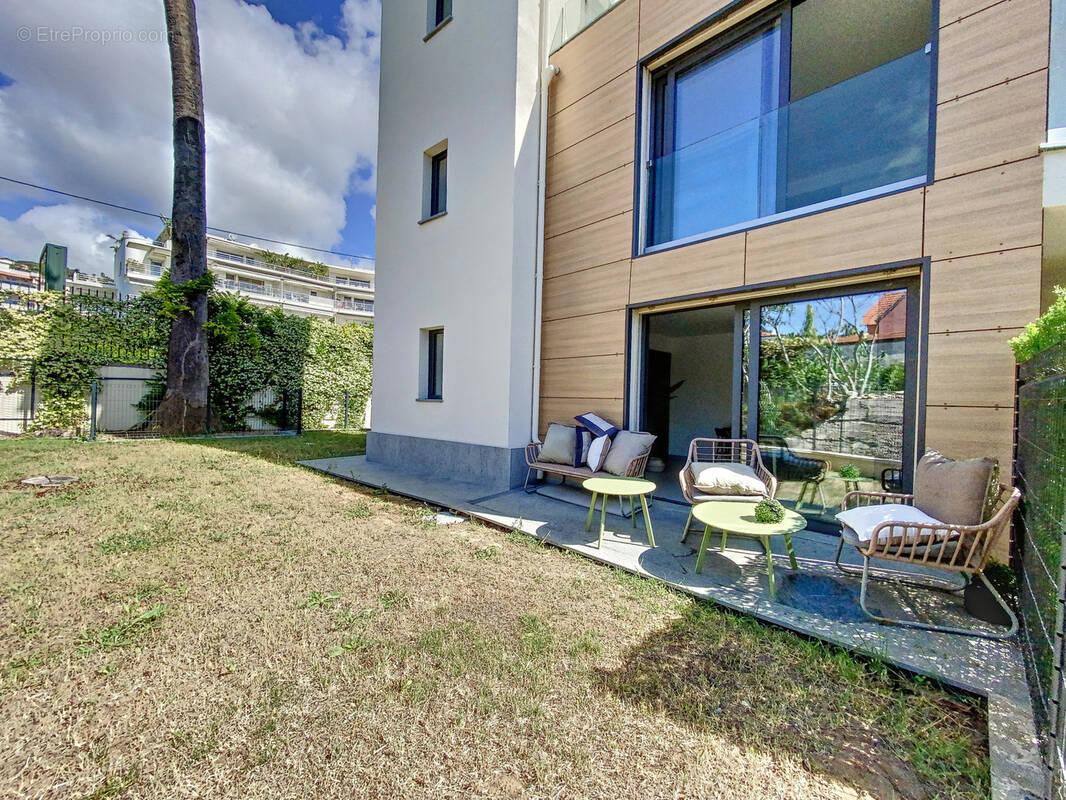 Appartement à VALLAURIS