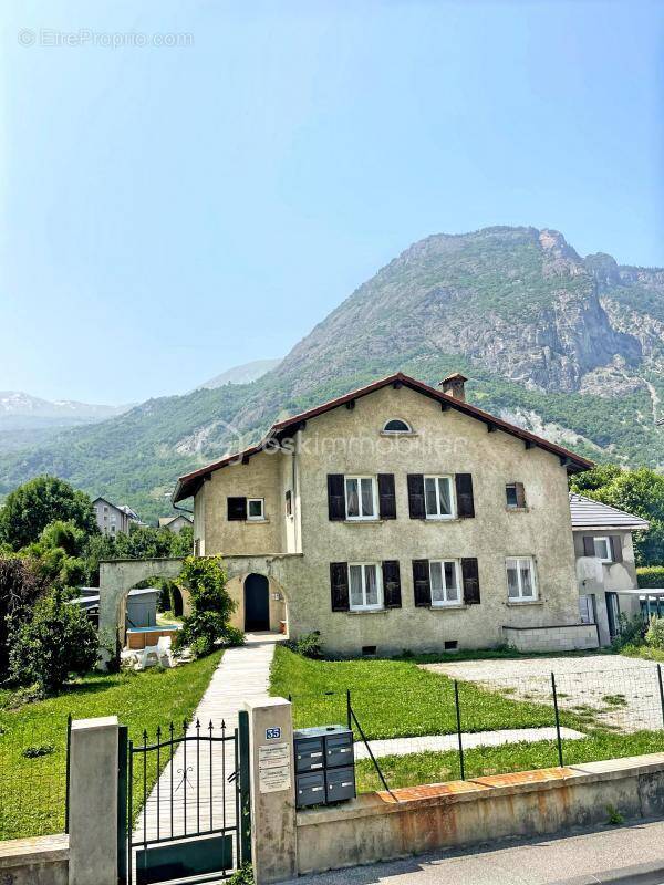 Appartement à SAINT-JEAN-DE-MAURIENNE