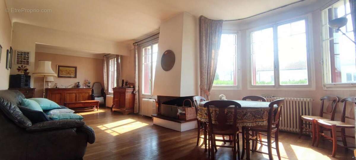 Maison à LES CLAYES-SOUS-BOIS