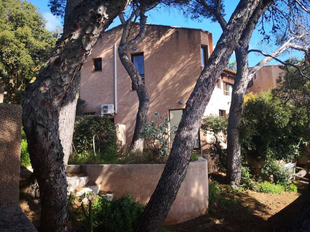 Maison à CARQUEIRANNE