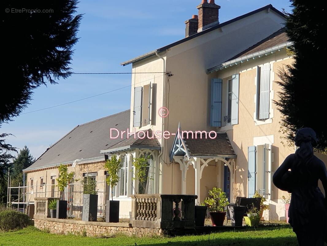 Maison à SAINT-YRIEIX-LA-PERCHE