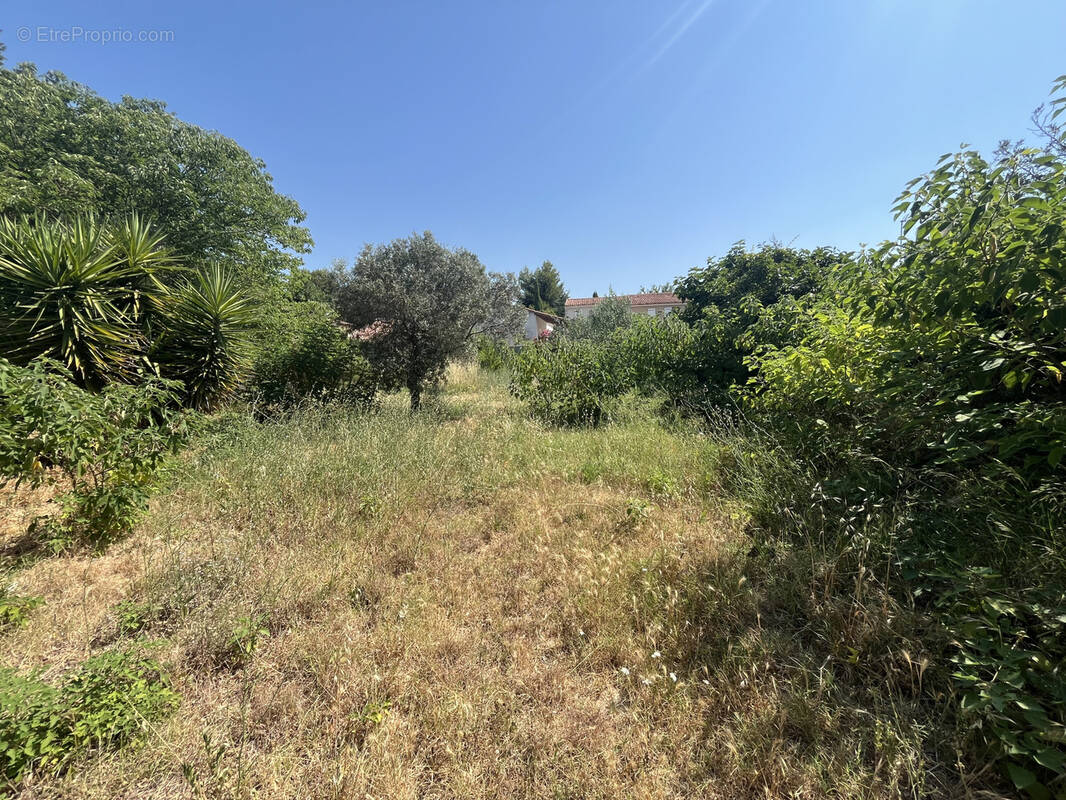 Terrain à VITROLLES
