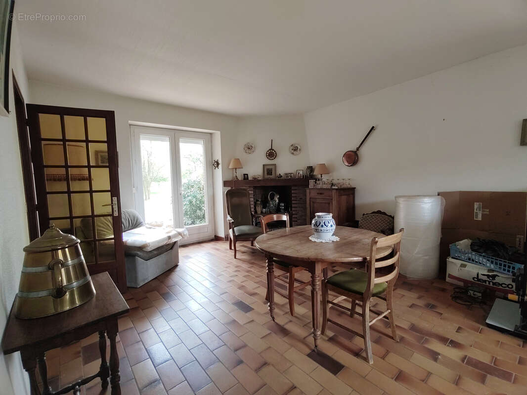 Maison à EGREVILLE