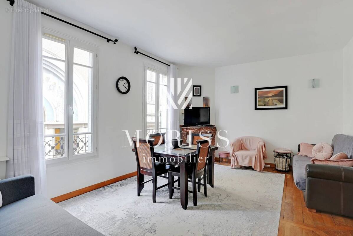Appartement à COURBEVOIE