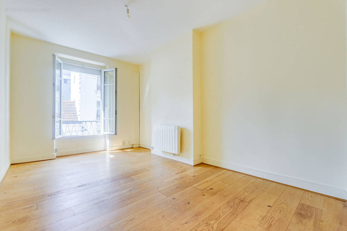 Appartement à PARIS-14E