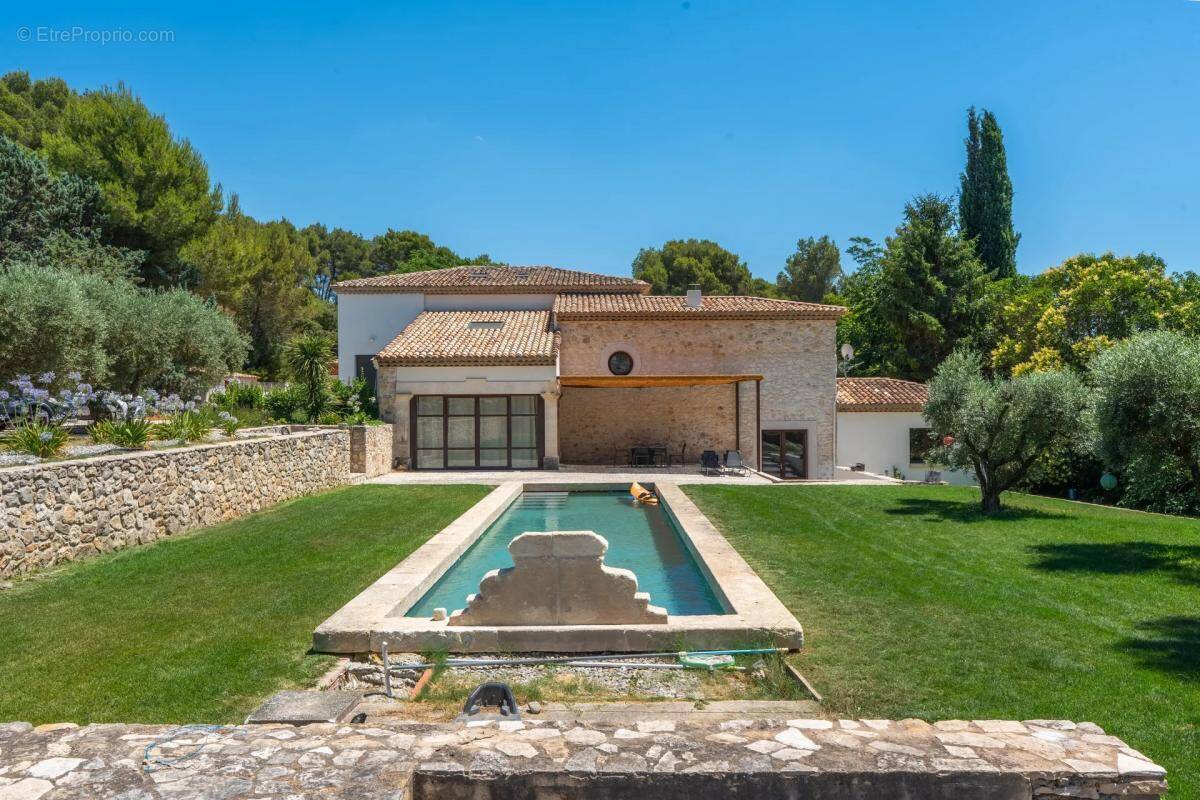 Maison à VENTABREN