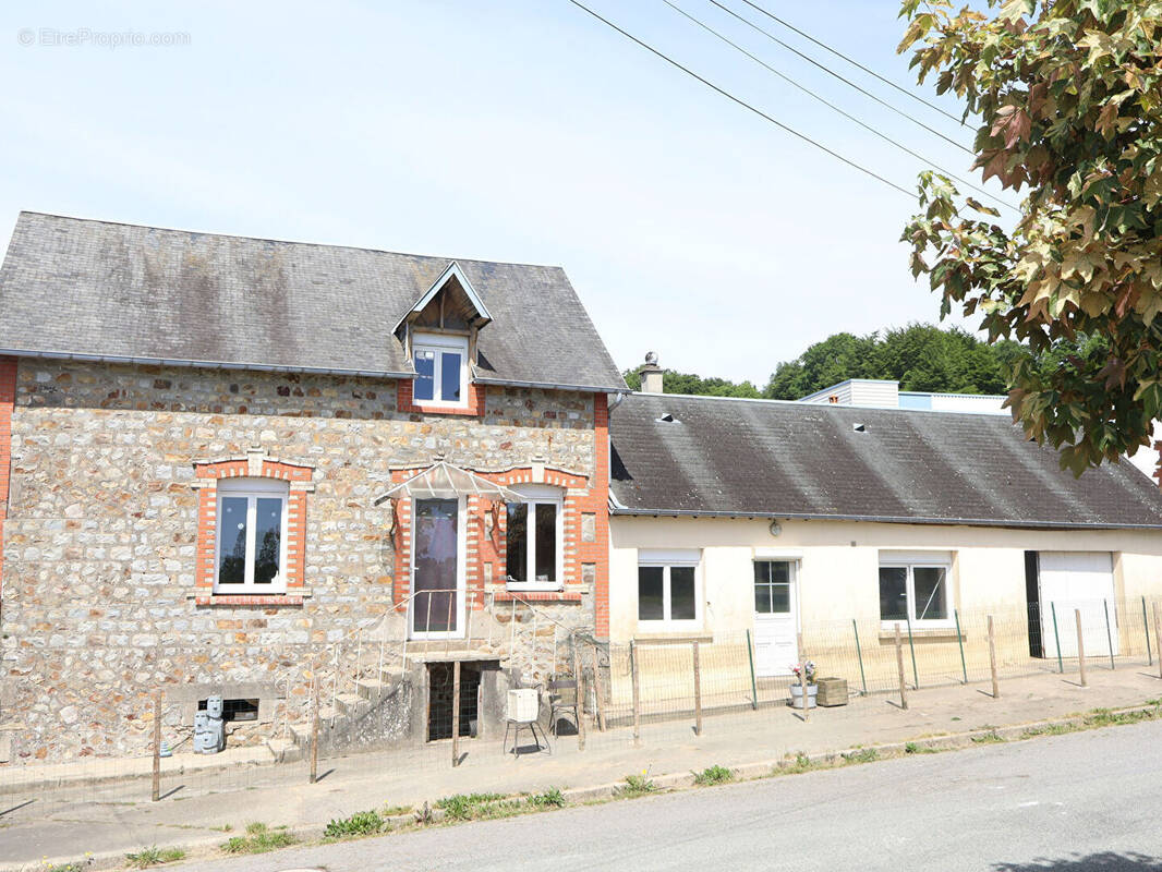 Maison à MORTAIN