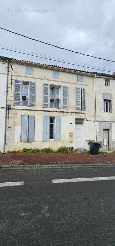 Appartement à SAINTES