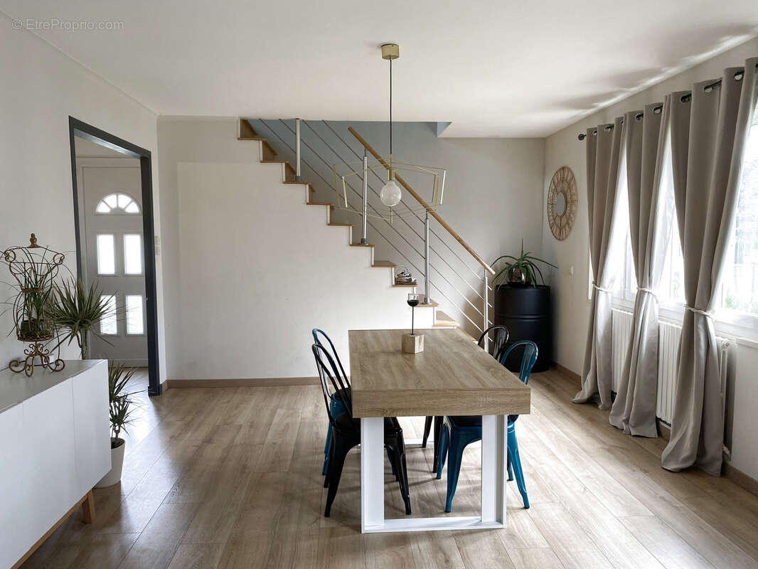 Maison à VERNEUIL-EN-HALATTE