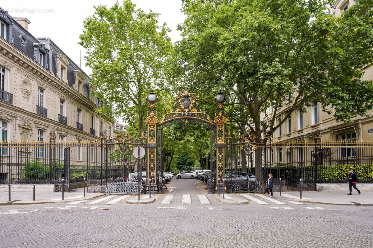 Appartement à PARIS-8E