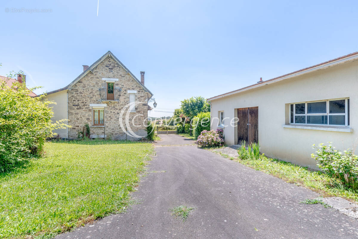 Maison à MAGNAC-BOURG