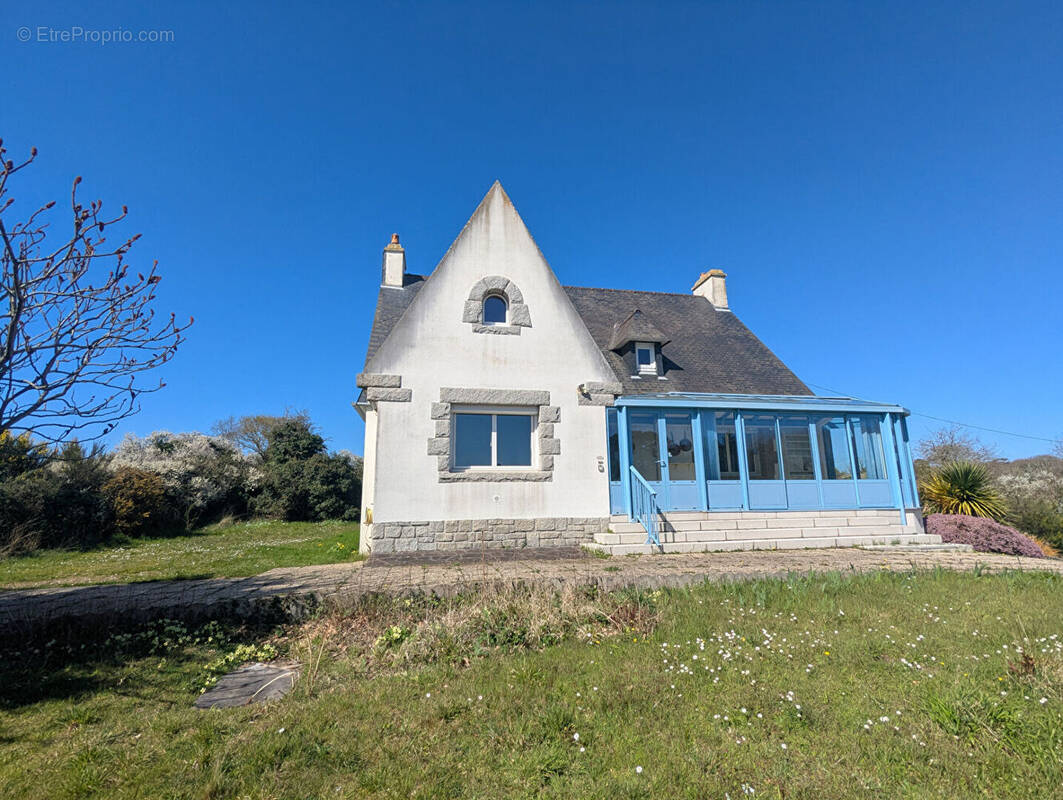 Maison à TREDREZ-LOCQUEMEAU