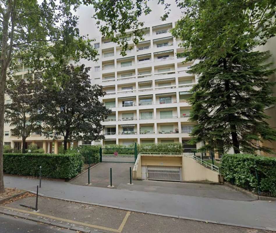 Parking à LYON-8E