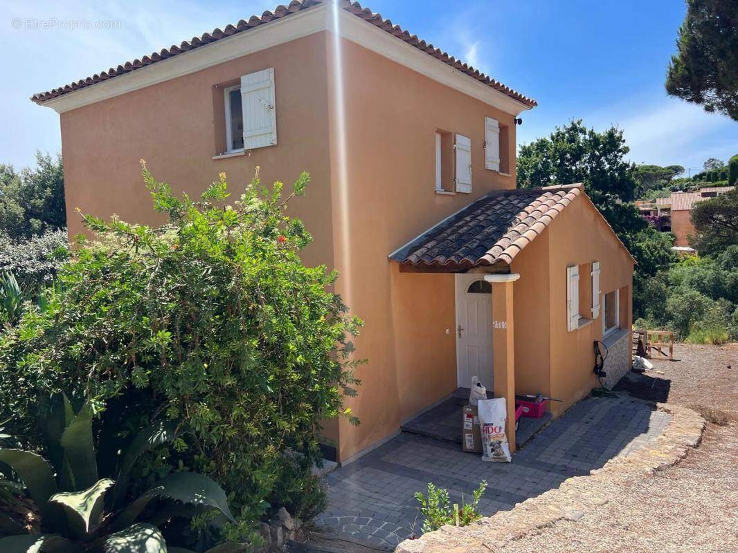 Maison à ROQUEBRUNE-SUR-ARGENS