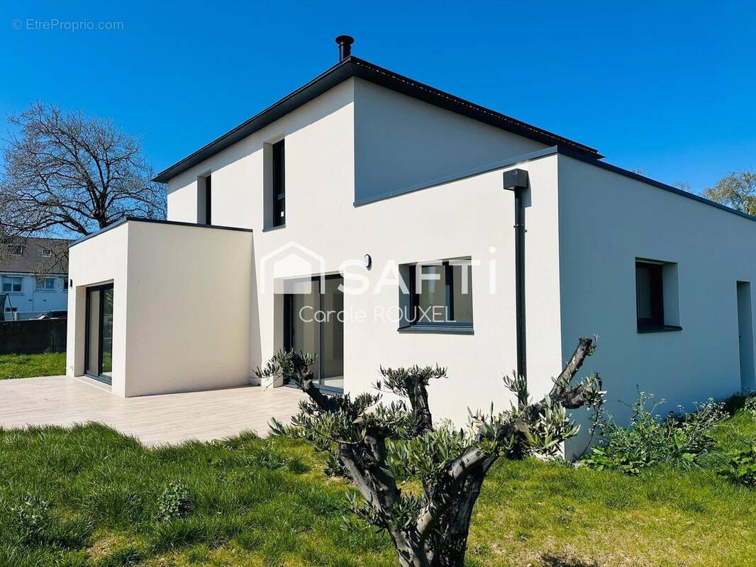Photo 1 - Maison à SAINT-AVE