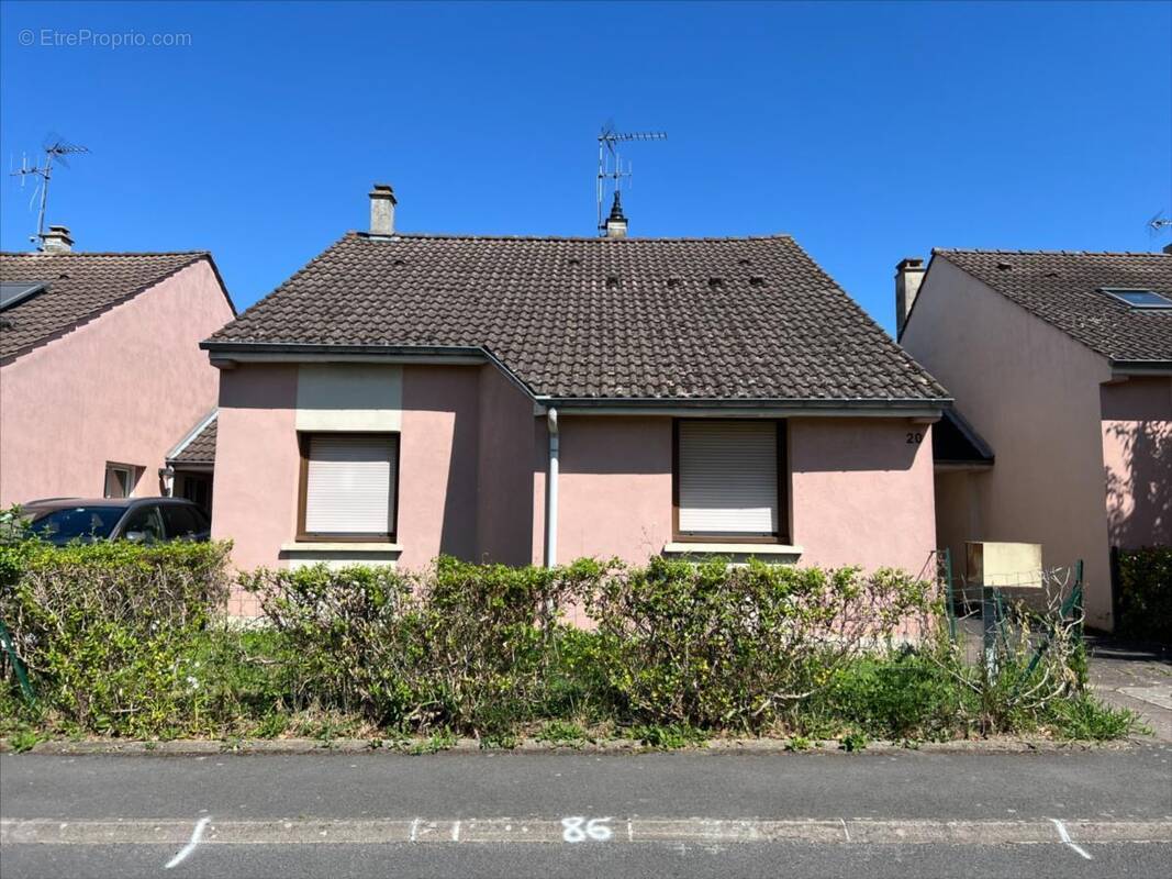 Maison à SAINT-BRICE-COURCELLES
