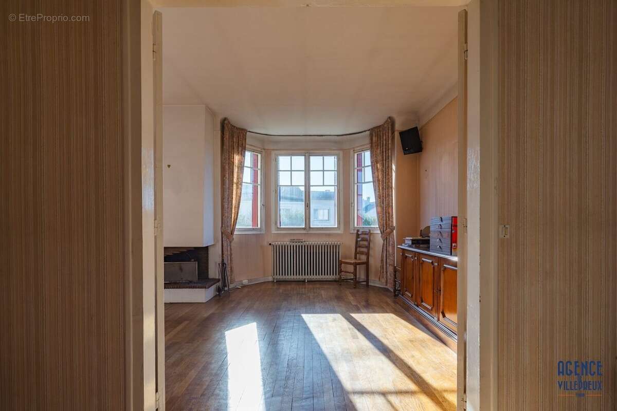 Maison à LES CLAYES-SOUS-BOIS