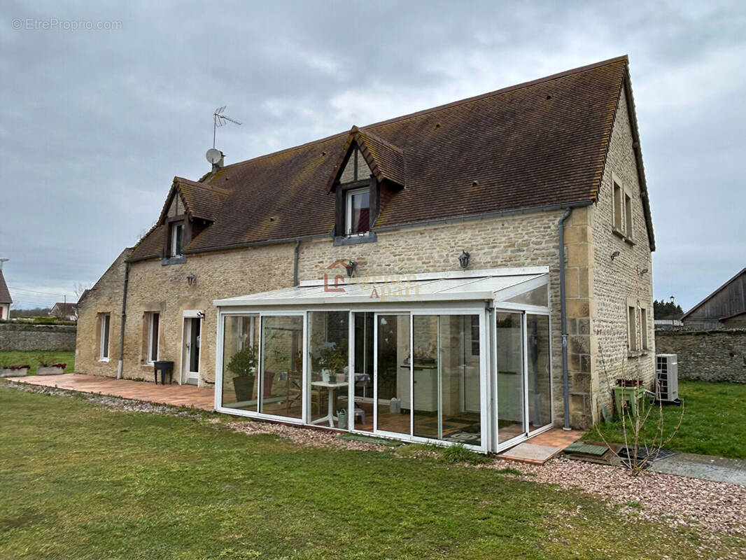 Maison à ARGENCES