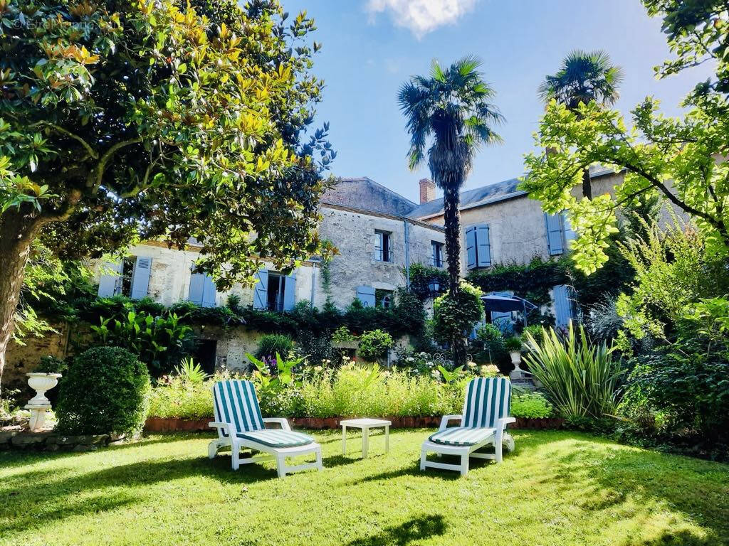 Maison à MONTAIGU