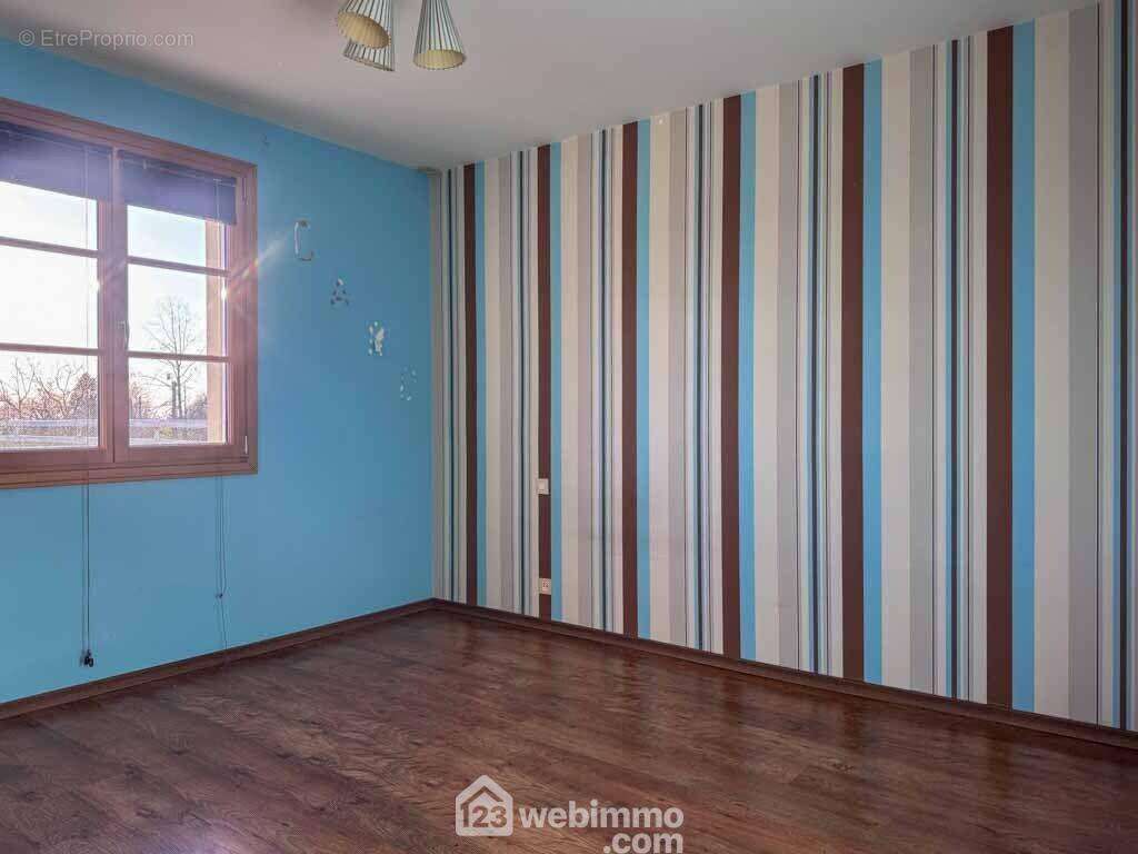 4 chambres à l&#039;étage - Maison à MENOMBLET