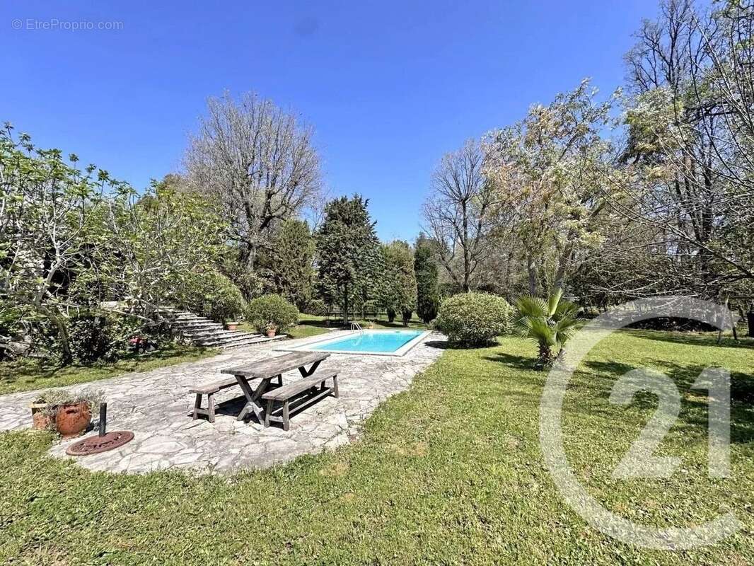 Maison à ROQUEFORT-LES-PINS