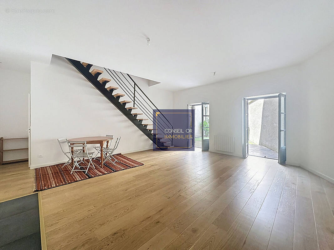 Appartement à SAINT-GENIS-LAVAL