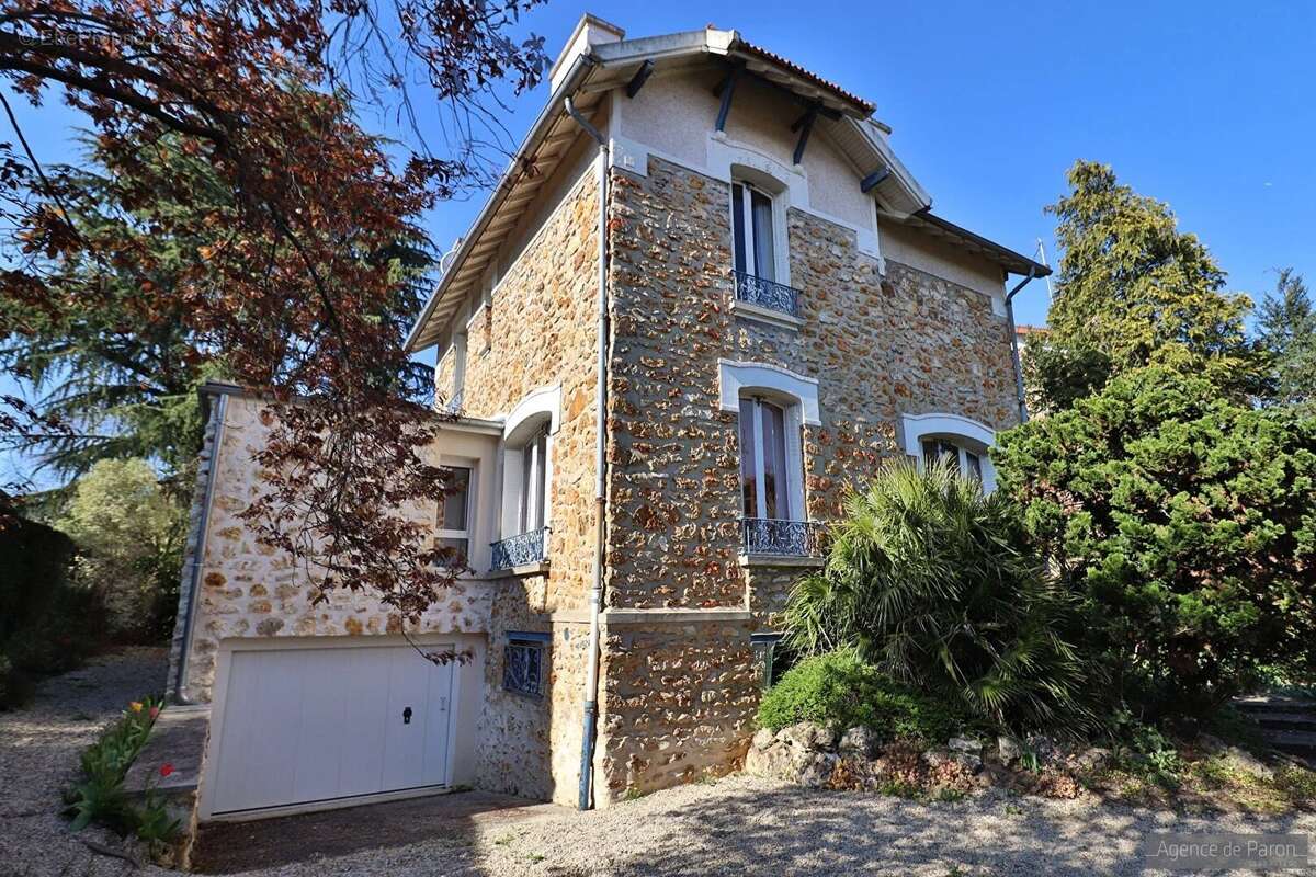 Maison à VERRIERES-LE-BUISSON