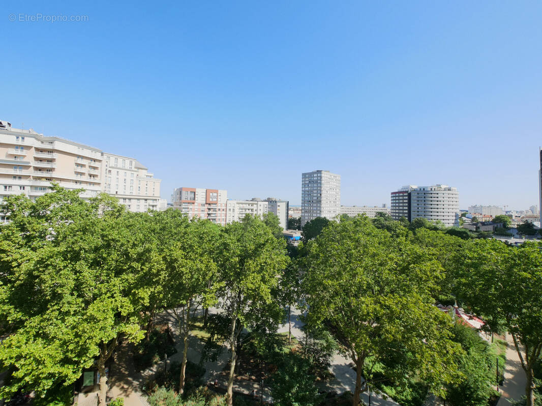 Appartement à COURBEVOIE